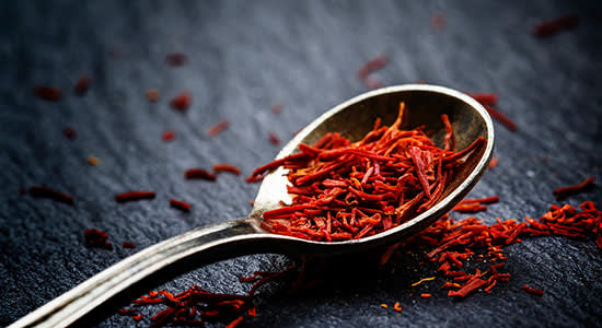 Spoon full of red spice. The word for spoon in German contains a short O umlaut before a double consonant.